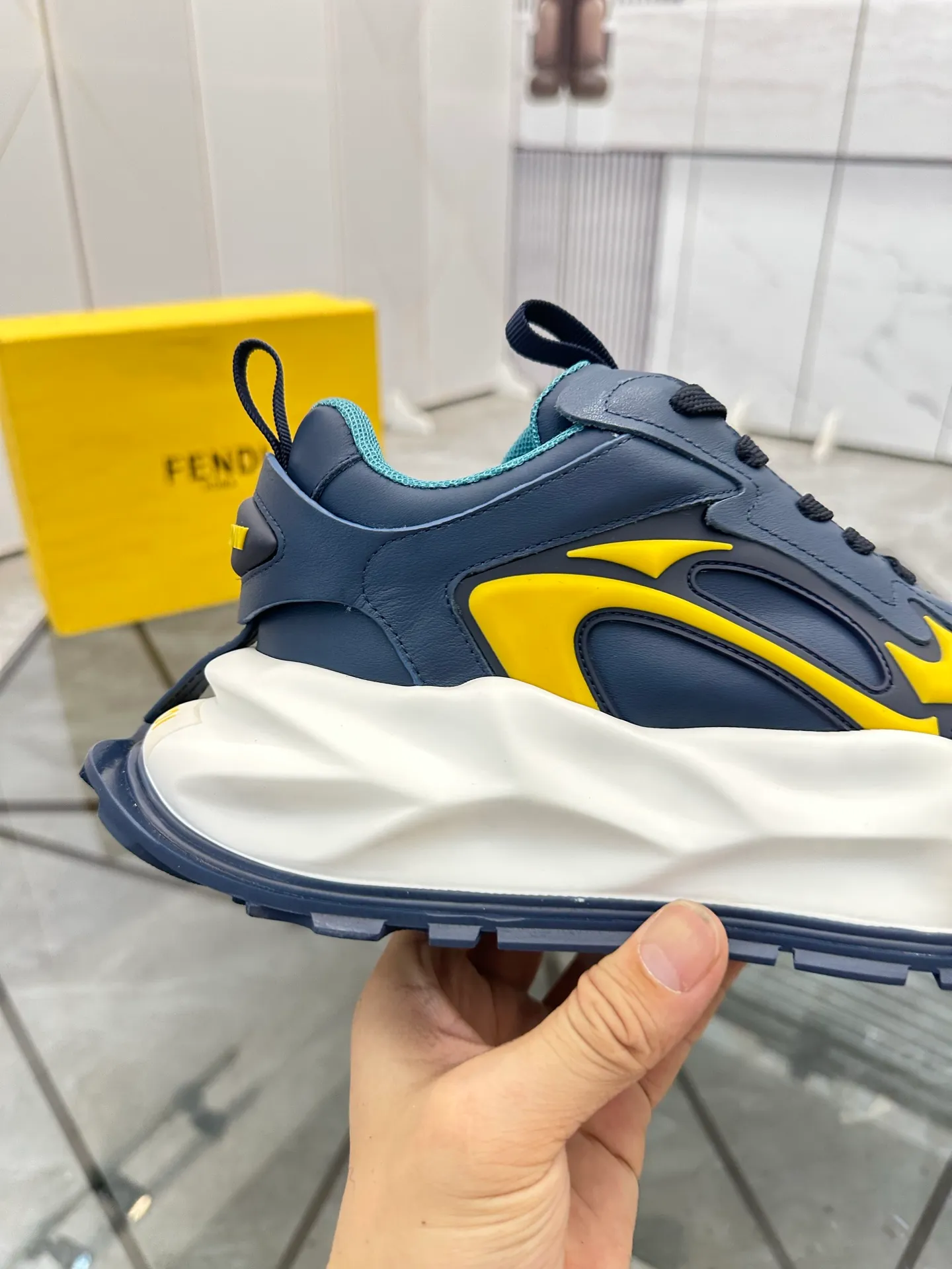 Men's shoes: 💰P580¥ Product trademark: Fendi* "Fendi*" low-top sports shoes Regular size: 39-44 (can be customized to 38.45.46) Product material: imported cowhide upper, breathable lining, original outsole. No.: 0008